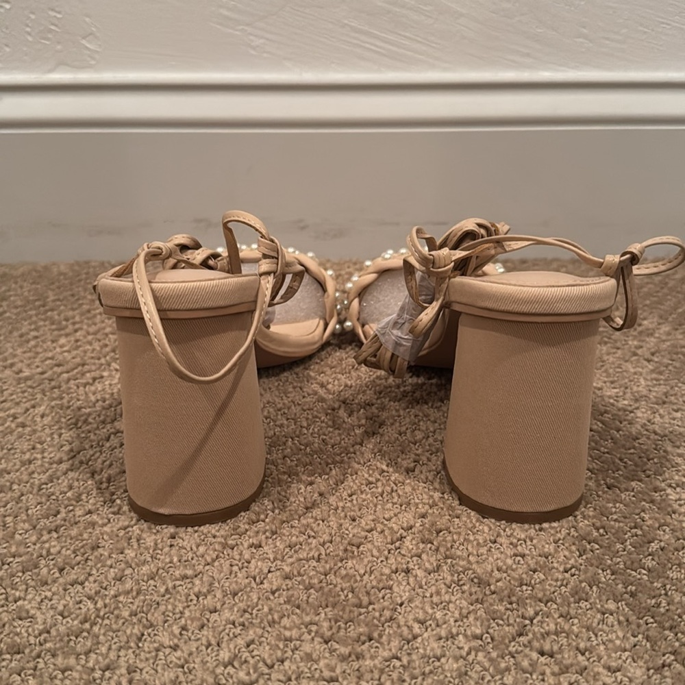 NIB Coutgo Womens Pearl Strappy Braided Lace Up Heeled Sandals - Size: 9.5 - Picture 6 of 7